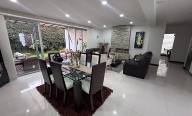 SE VENDE ESPECTACULAR CASA EN LA FLORIDA!