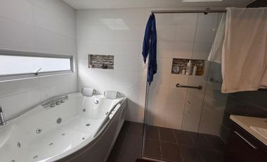 SE VENDE ESPECTACULAR CASA EN LA FLORIDA!