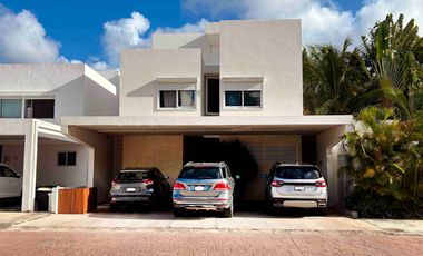 HERMOSA CASA EN RESIDENCIAL CUMBRES EN RENTA