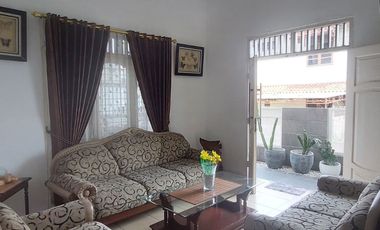 Dijual Cepat Rumah Tinggal 2 Lantai di Condet, Jakarta Timur