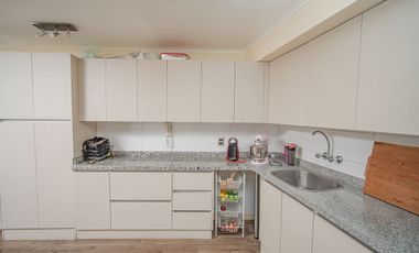 SE VENDE DEPARTAMENTO EN CONDOMINIO JARDINES DE HUAYQUIQUE.