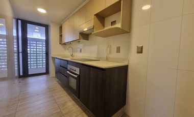 Venta de Lindo Depto. de 2 dormitorios 2 baños. Metro Pedro de Valdivia, Providencia.