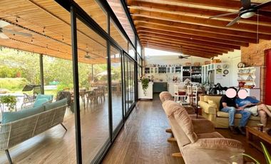 Casa, gran jardín y vista al Tepozteco, en venta, Tepoztlán, CDMX