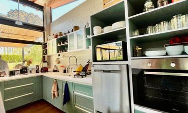 Casa, gran jardín y vista al Tepozteco, en venta, Tepoztlán, CDMX