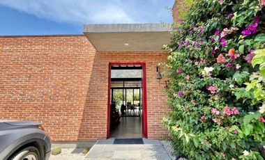 Casa, gran jardín y vista al Tepozteco, en venta, Tepoztlán, CDMX