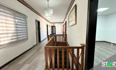 SE ARRIENDA AMPLIA OFICINA CON EXCELENTE UBICACION
