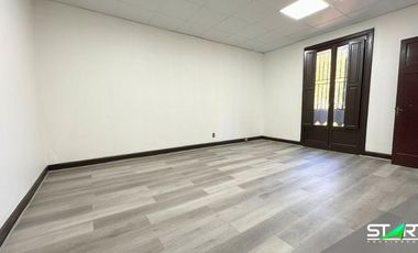 SE ARRIENDA AMPLIA OFICINA CON EXCELENTE UBICACION