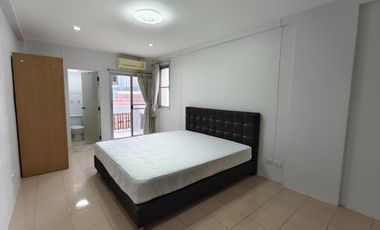 Condo Near the MRT for Under 1 Million Baht!! Corner Unit for Sale at Bang Yai Square Near Kanchanaphisek Road, MRT Talad Bang Yai, Central Westgate,
