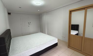 Condo Near the MRT for Under 1 Million Baht!! Corner Unit for Sale at Bang Yai Square Near Kanchanaphisek Road, MRT Talad Bang Yai, Central Westgate,