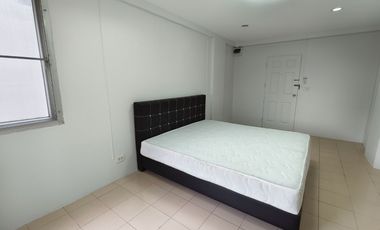 Condo Near the MRT for Under 1 Million Baht!! Corner Unit for Sale at Bang Yai Square Near Kanchanaphisek Road, MRT Talad Bang Yai, Central Westgate,