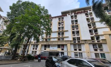 Condo Near the MRT for Under 1 Million Baht!! Corner Unit for Sale at Bang Yai Square Near Kanchanaphisek Road, MRT Talad Bang Yai, Central Westgate,