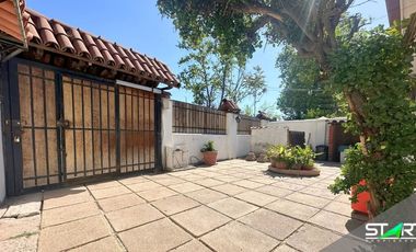 SE VENDE LINDA Y AMPLIA CASA DEL EMBLEMÁTICO JORGE PEDREROS CON EXCELENTE UBICACION Y EN UN SECTOR TRANQUILO.