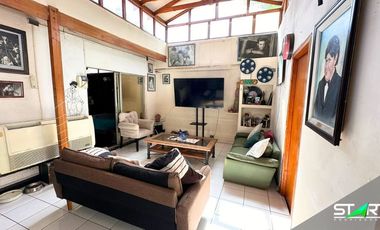 SE VENDE LINDA Y AMPLIA CASA DEL EMBLEMÁTICO JORGE PEDREROS CON EXCELENTE UBICACION Y EN UN SECTOR TRANQUILO.