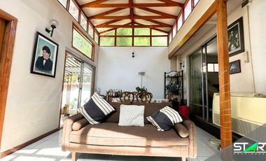 SE VENDE LINDA Y AMPLIA CASA DEL EMBLEMÁTICO JORGE PEDREROS CON EXCELENTE UBICACION Y EN UN SECTOR TRANQUILO.