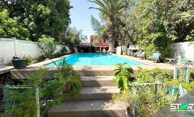 SE VENDE LINDA Y AMPLIA CASA DEL EMBLEMÁTICO JORGE PEDREROS CON EXCELENTE UBICACION Y EN UN SECTOR TRANQUILO.