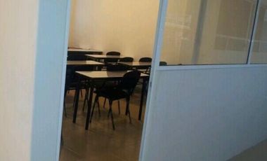 edificio sobre el bulevard minero