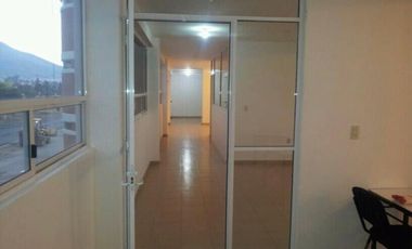 edificio sobre el bulevard minero