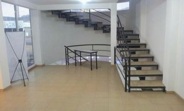 edificio sobre el bulevard minero