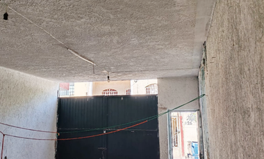 Casa para remodelar en venta en el oriente de Guadalajara a una cuadra del Parque de la Solidaridad