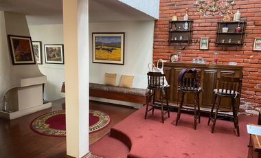 de venta  casa independiente para oficinas o vivienda o ambas  a pocas cuadras de la Carolina