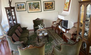 de venta  casa independiente para oficinas o vivienda o ambas  a pocas cuadras de la Carolina