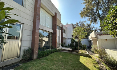 CASA REMODELADA Y LLENA DE ESPACIOS EN EL CORAZÓN DE PEDREGAL DE SAN FRANCISCO