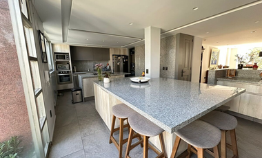CASA REMODELADA Y LLENA DE ESPACIOS EN EL CORAZÓN DE PEDREGAL DE SAN FRANCISCO