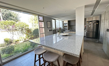 CASA REMODELADA Y LLENA DE ESPACIOS EN EL CORAZÓN DE PEDREGAL DE SAN FRANCISCO