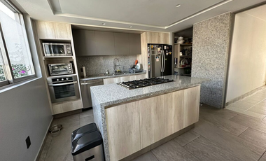 CASA REMODELADA Y LLENA DE ESPACIOS EN EL CORAZÓN DE PEDREGAL DE SAN FRANCISCO