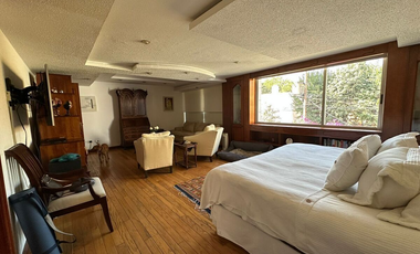 CASA REMODELADA Y LLENA DE ESPACIOS EN EL CORAZÓN DE PEDREGAL DE SAN FRANCISCO