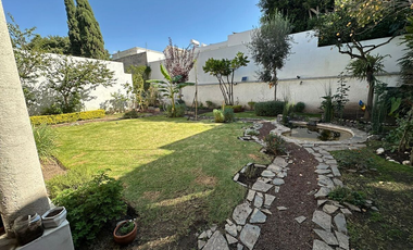 CASA REMODELADA Y LLENA DE ESPACIOS EN EL CORAZÓN DE PEDREGAL DE SAN FRANCISCO