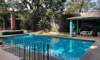 Casa que se vende como Terreno, Colonia Delicias, Cuernavaca, Morelos.