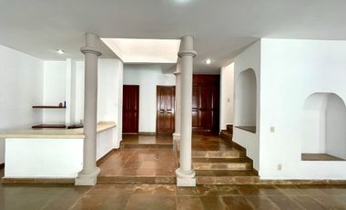 Casa en venta en condominio sobre Av. Palmira, Cuernavaca, Morelos.