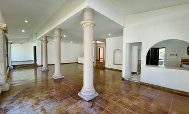 Casa en venta en condominio sobre Av. Palmira, Cuernavaca, Morelos.