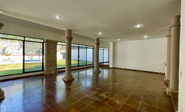 Casa en venta en condominio sobre Av. Palmira, Cuernavaca, Morelos.