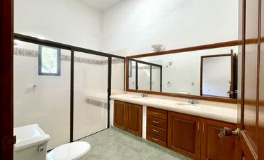 Casa en venta en condominio sobre Av. Palmira, Cuernavaca, Morelos.