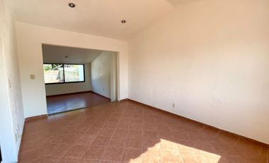 Casa en venta en condominio sobre Av. Palmira, Cuernavaca, Morelos.