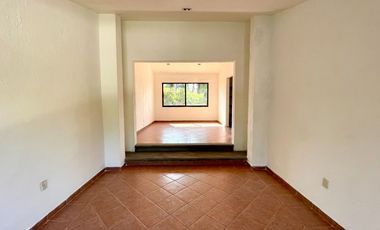 Casa en venta en condominio sobre Av. Palmira, Cuernavaca, Morelos.