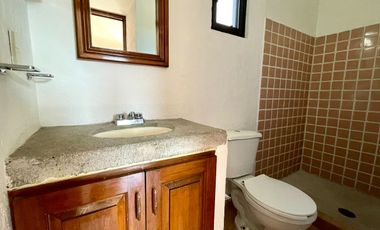Casa en venta en condominio sobre Av. Palmira, Cuernavaca, Morelos.