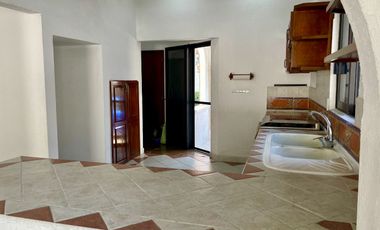 Casa en venta en condominio sobre Av. Palmira, Cuernavaca, Morelos.