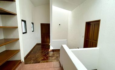 Casa en venta en condominio sobre Av. Palmira, Cuernavaca, Morelos.