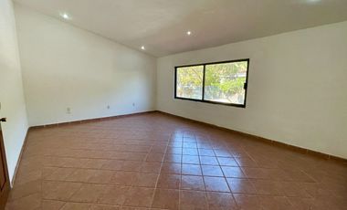 Casa en venta en condominio sobre Av. Palmira, Cuernavaca, Morelos.