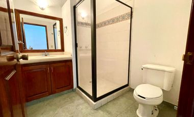 Casa en venta en condominio sobre Av. Palmira, Cuernavaca, Morelos.