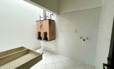 Casa en venta en condominio sobre Av. Palmira, Cuernavaca, Morelos.