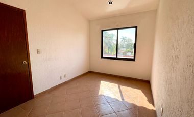 Casa en venta en condominio sobre Av. Palmira, Cuernavaca, Morelos.