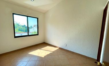 Casa en venta en condominio sobre Av. Palmira, Cuernavaca, Morelos.
