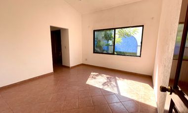 Casa en venta en condominio sobre Av. Palmira, Cuernavaca, Morelos.