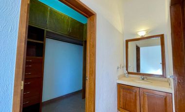 Casa en venta en condominio sobre Av. Palmira, Cuernavaca, Morelos.