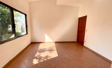 Casa en venta en condominio sobre Av. Palmira, Cuernavaca, Morelos.