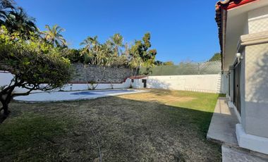 Casa en venta en condominio sobre Av. Palmira, Cuernavaca, Morelos.